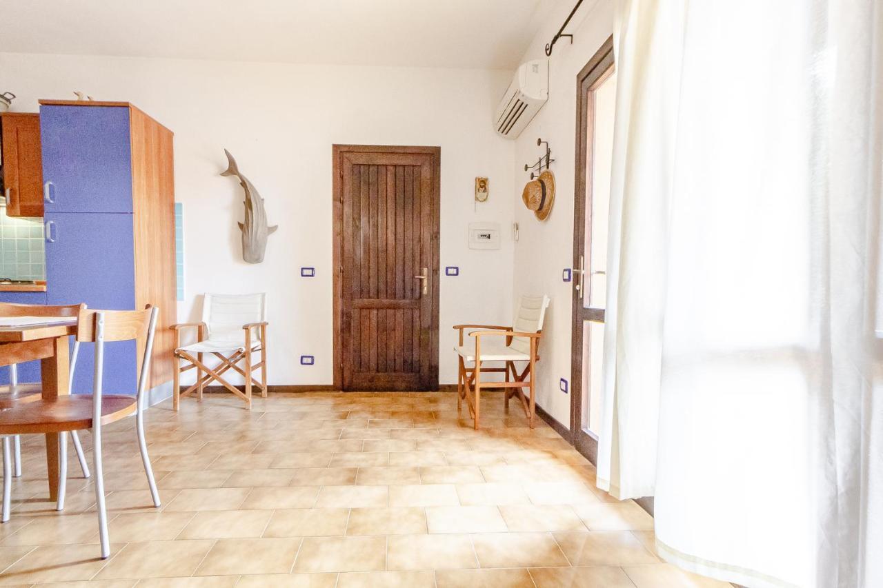 Relax Family House Al Mare Apartamento Isola Rossa Exterior foto