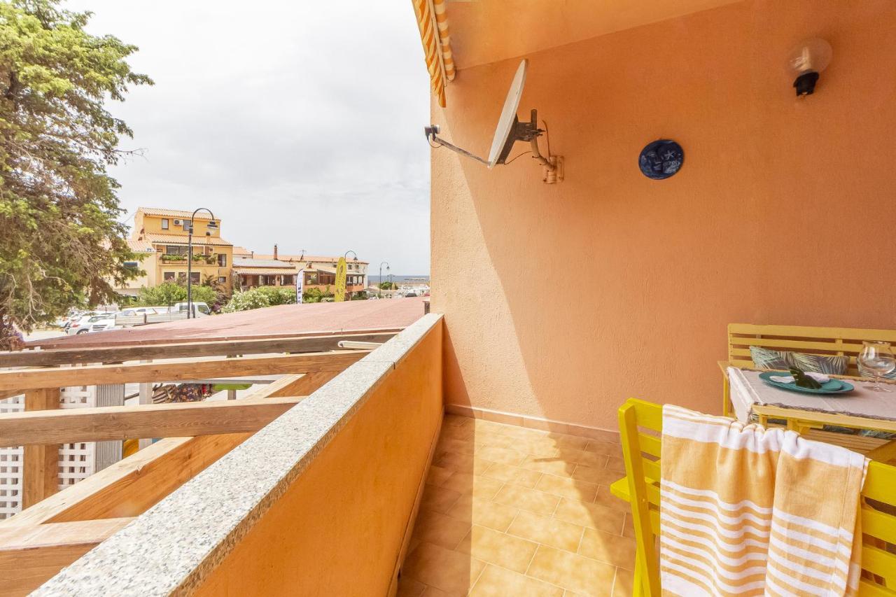 Relax Family House Al Mare Apartamento Isola Rossa Exterior foto