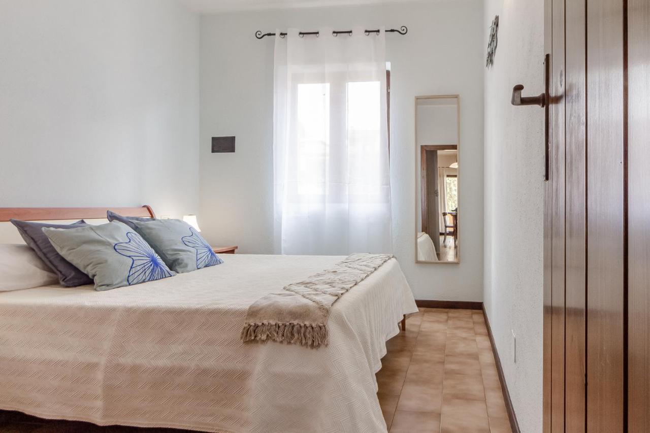 Relax Family House Al Mare Apartamento Isola Rossa Exterior foto