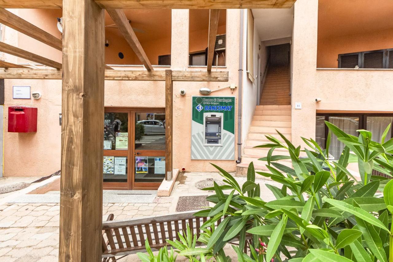 Relax Family House Al Mare Apartamento Isola Rossa Exterior foto
