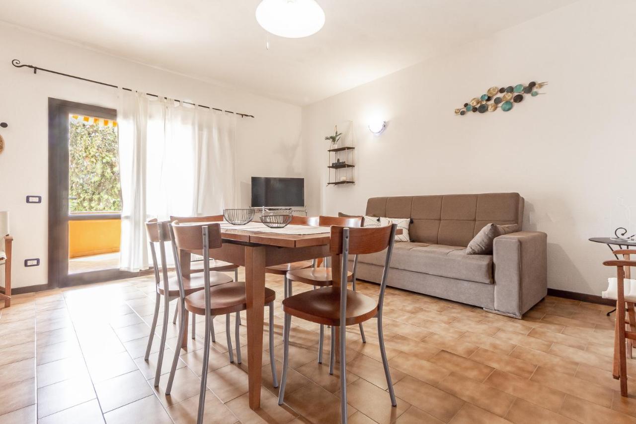 Relax Family House Al Mare Apartamento Isola Rossa Exterior foto