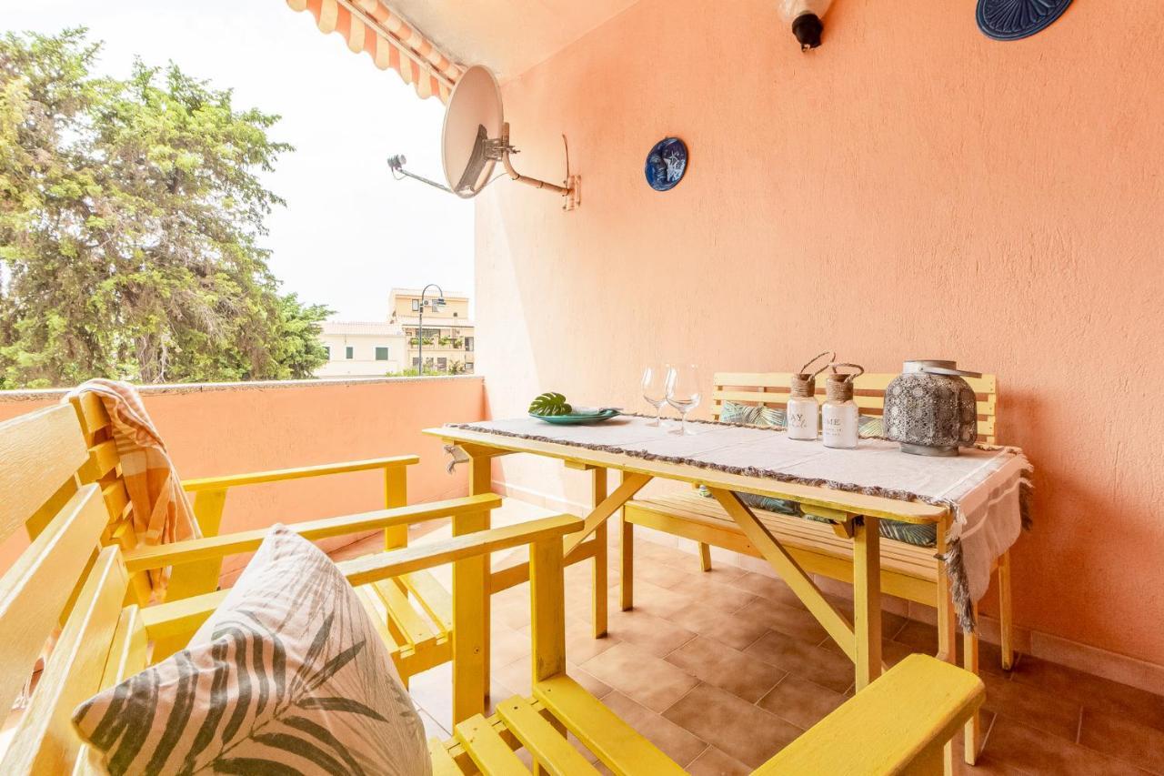 Relax Family House Al Mare Apartamento Isola Rossa Exterior foto