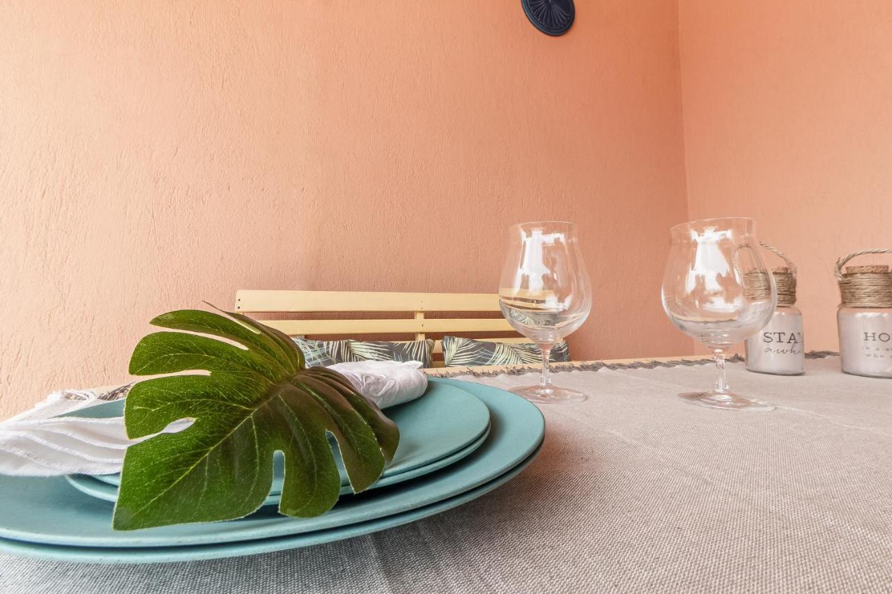 Relax Family House Al Mare Apartamento Isola Rossa Exterior foto