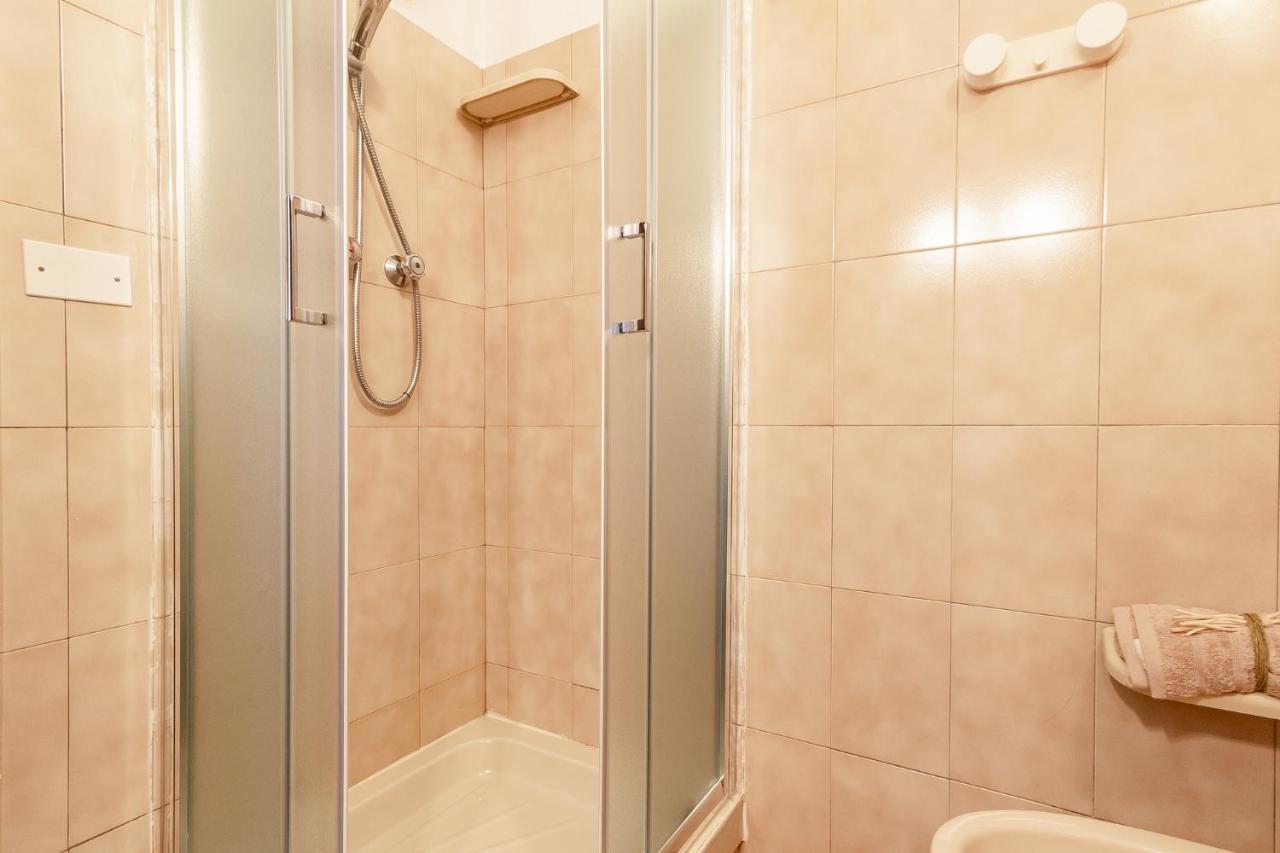 Relax Family House Al Mare Apartamento Isola Rossa Exterior foto