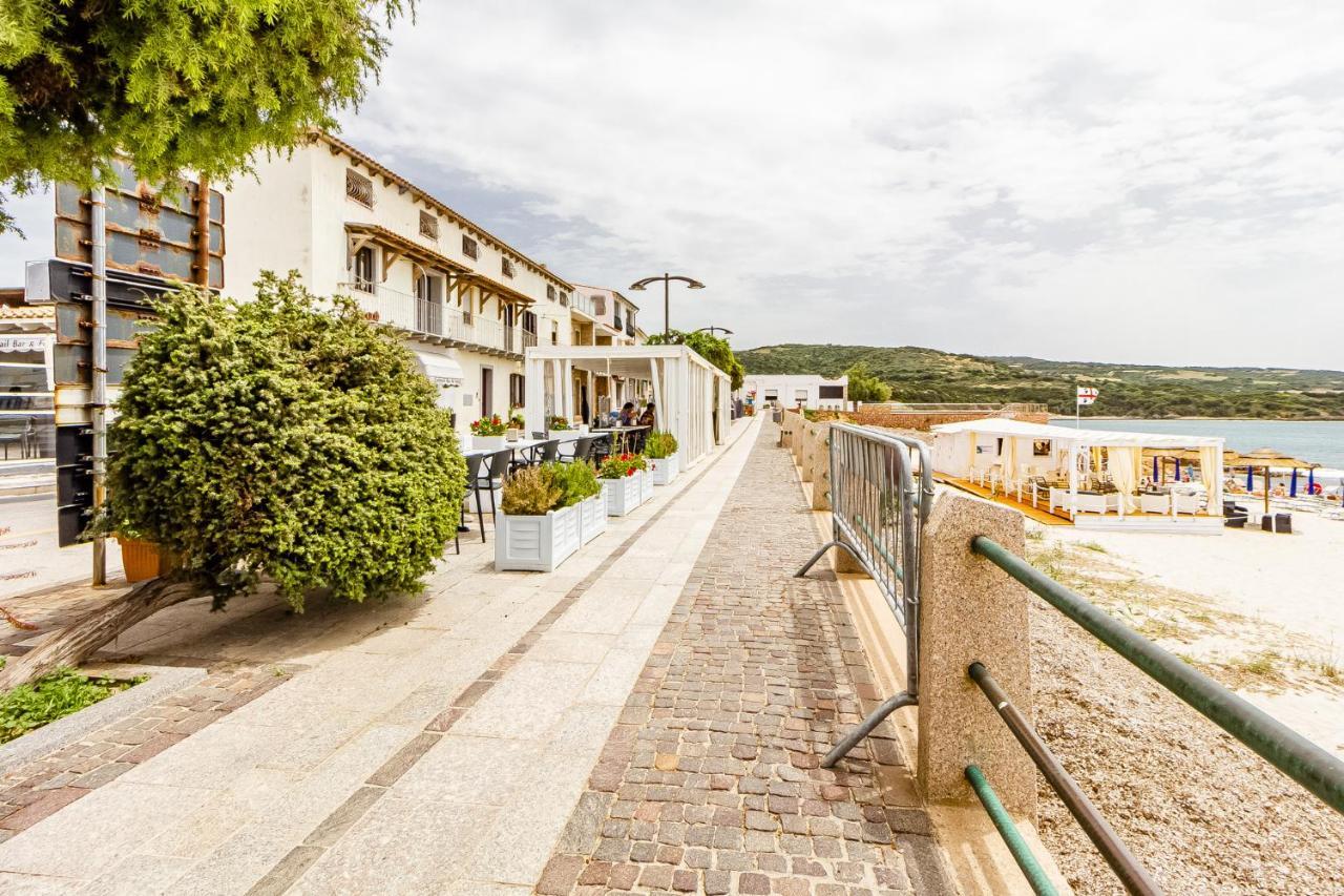 Relax Family House Al Mare Apartamento Isola Rossa Exterior foto
