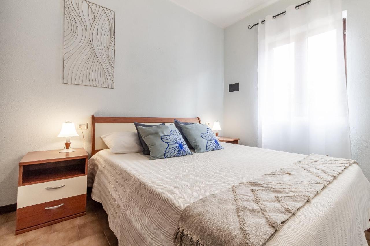 Relax Family House Al Mare Apartamento Isola Rossa Exterior foto