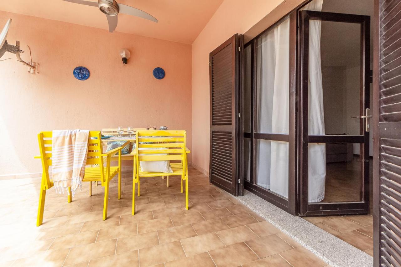 Relax Family House Al Mare Apartamento Isola Rossa Exterior foto