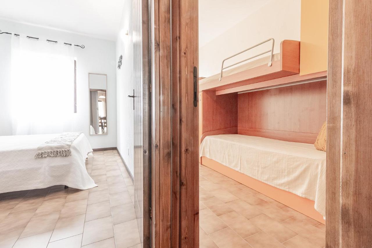 Relax Family House Al Mare Apartamento Isola Rossa Exterior foto
