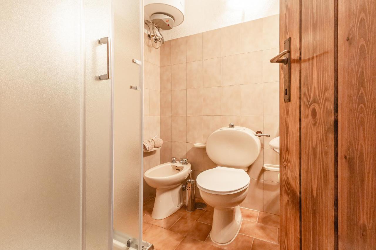 Relax Family House Al Mare Apartamento Isola Rossa Exterior foto
